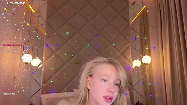 Snapshot of Sarra_Cooper chatting on December 2024 07:18:02 AM Sarra Cooper online show from December 2024 07:18:02 AM