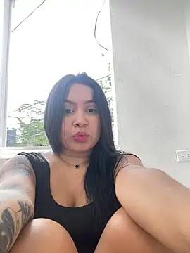 Pretty Isadora online show from December 2024 06:49:01 PM