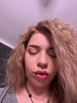 Snapshot of maddisonblush chatting on May 2026 05:43:01 PM maddisonblush online show from May 2026 05:43:01 PM