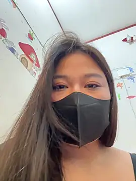 Snapshot of --Lyly-- chatting on February 2026 04:13:02 AM --Lyly-- online show from February 2026 04:13:02 AM