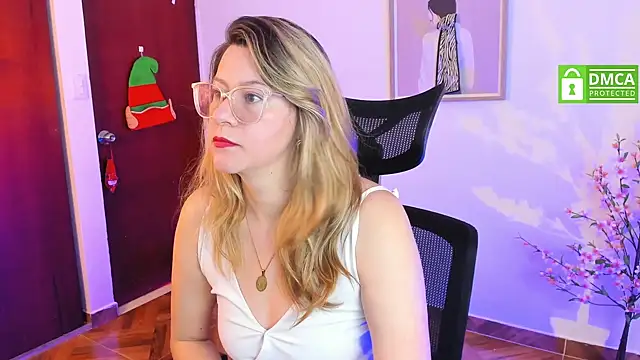 Chanelll Taylorr  online show from December 2024 01:54:02 PM