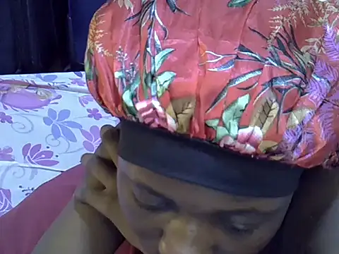 Adaline-Paris online show from November 2025 03:38:01 AM