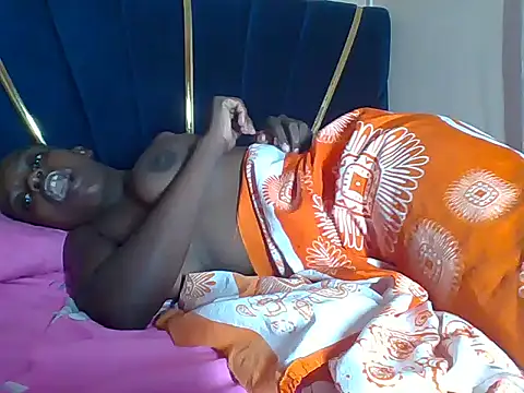 Snapshot of awino001 chatting on October 2025 06:18:02 PM awino001 online show from October 2025 06:18:02 PM