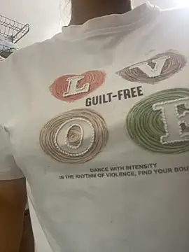 Milk Mom99 online show from September 2025 11:20:01 PM