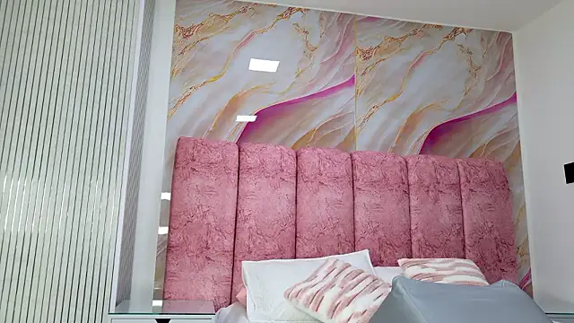 kendal rossi online show from February 2026 12:01:02 PM