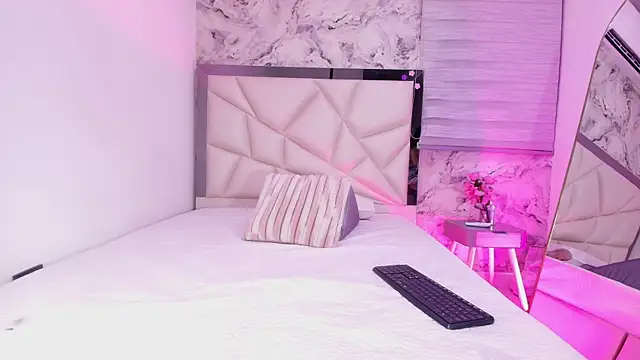 kendal rossi online show from April 2026 03:22:02 AM