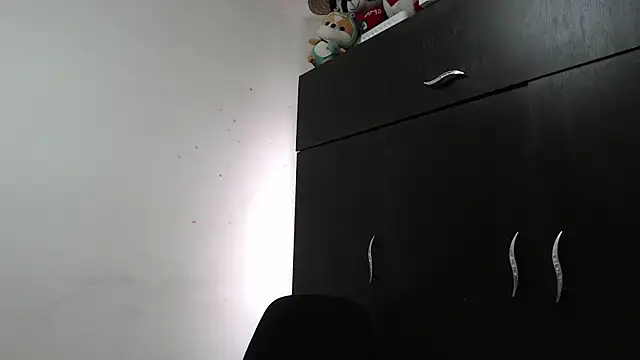 Snapshot of Zoe--khalL chatting on November 2025 05:05:02 PM Zoe--khalL online show from November 2025 05:05:02 PM