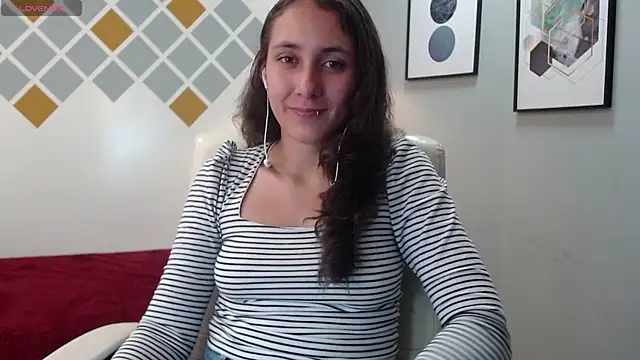 xlunna online show from December 2025 09:00:01 PM