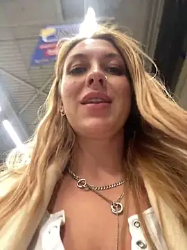 Snapshot of Sweet___Emily chatting on December 2024 08:51:02 PM Sweet   Emily online show from December 2024 08:51:02 PM