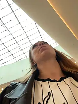 Snapshot of Sweet___Emily chatting on October 2025 12:27:01 PM Sweet   Emily online show from October 2025 12:27:01 PM