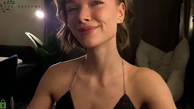 Eva Natsumi online show from October 2025 04:57:01 PM