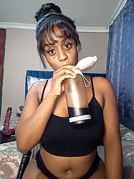 Snapshot of Queen-Chocolate chatting on March 2025 03:06:01 AM Queen-Chocolate online show from March 2025 03:06:01 AM