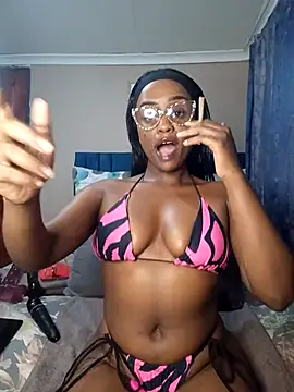 Snapshot of Queen-Chocolate chatting on March 2025 07:49:02 PM Queen-Chocolate online show from March 2025 07:49:02 PM