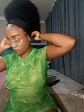 Snapshot of Queen-Chocolate chatting on September 2025 02:59:02 AM Queen-Chocolate online show from September 2025 02:59:02 AM