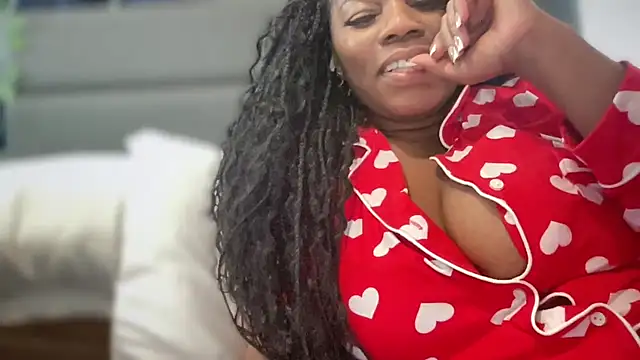 Snapshot of selena42 chatting on February 2026 04:05:02 AM selena42 online show from February 2026 04:05:02 AM