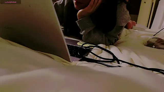 Snapshot of maii- chatting on February 2026 12:15:02 PM maii- online show from February 2026 12:15:02 PM