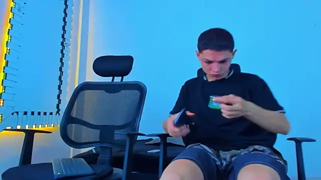 HOT boy2025 online show from November 2025 02:42:02 AM