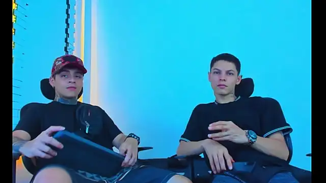 HOT boy2025 online show from November 2025 04:45:02 AM