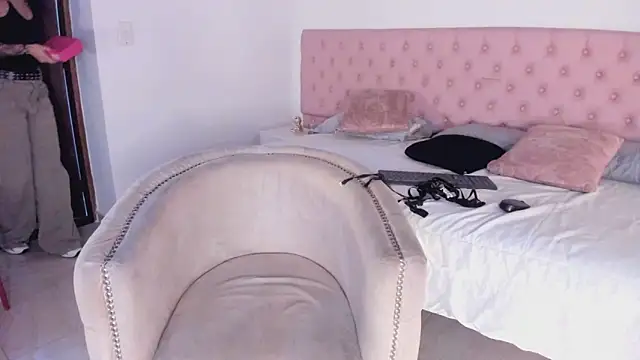 Dapnne  online show from November 2025 11:29:01 AM