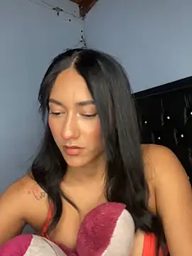 Snapshot of mailyreid chatting on February 2025 04:03:01 AM mailyreid online show from February 2025 04:03:01 AM