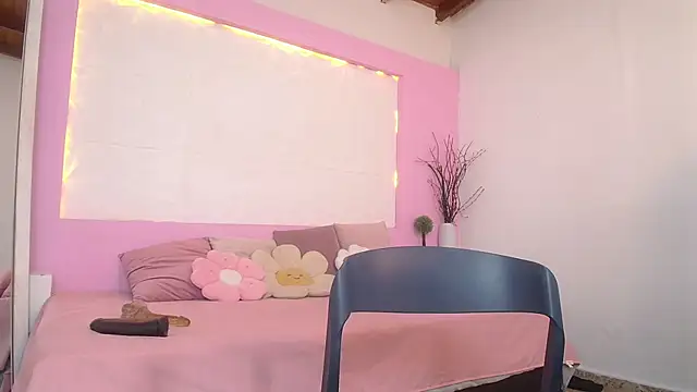 OraLarson online show from October 2025 12:00:02 PM