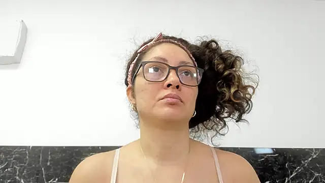 Snapshot of Juliabadlee chatting on January 2025 11:58:01 PM Juliabadlee online show from January 2025 11:58:01 PM