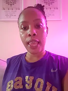 R-thequeen online show from May 2026 11:23:04 PM