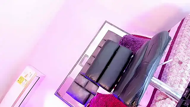 Snapshot of ShantalGirs chatting on February 2025 06:51:01 AM ShantalGirs online show from February 2025 06:51:01 AM