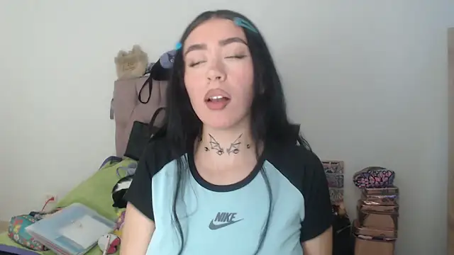 Julieta De Los Angeles online show from April 2026 11:02:02 PM