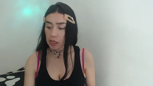 Julieta De Los Angeles online show from April 2026 12:06:01 AM