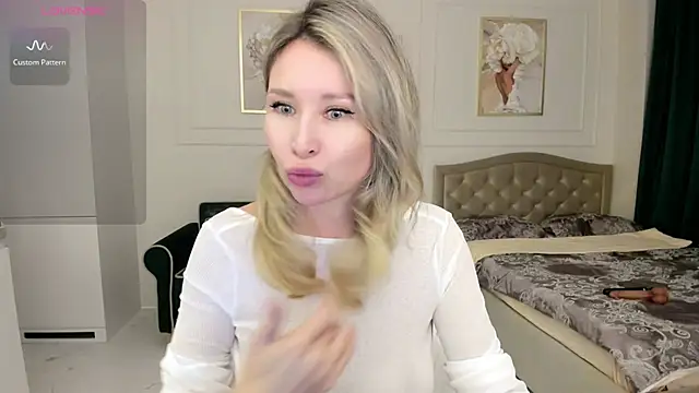 Jolie Ozolla online show from October 2025 03:53:01 PM