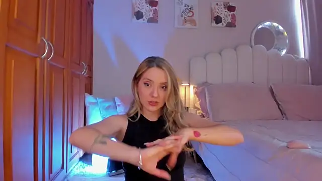 martinaaricci online show from March 2026 04:46:01 PM