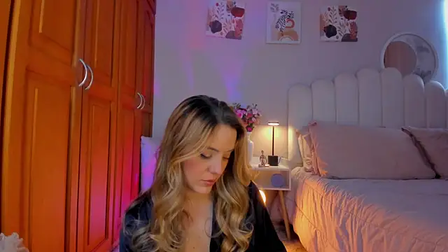 martinaaricci online show from April 2026 07:44:01 PM