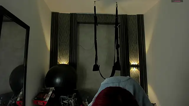 selene red  online show from October 2025 01:52:02 PM