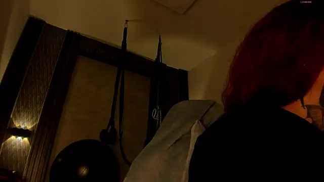 selene red  online show from November 2025 03:00:01 PM