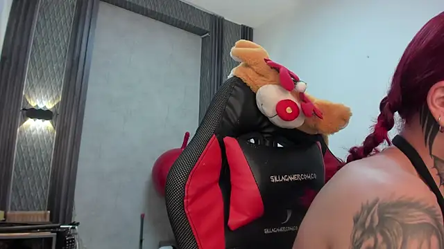 selene red  online show from April 2026 04:46:01 AM