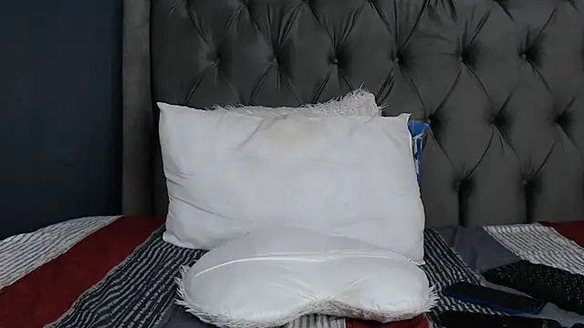 LOYAL SASHA online show from December 2025 12:10:02 PM