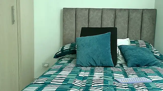 karina lewis  online show from February 2026 04:42:01 AM