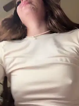 18petitewhitegirl online show from December 2024 09:28:02 PM