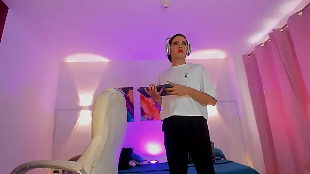 NoahCasstro online show from January 2025 07:05:01 PM