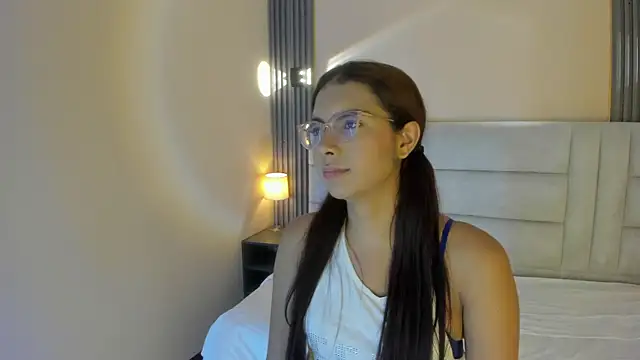 sara saenz99 online show from October 2025 07:58:02 PM