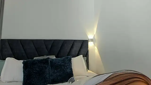 sara saenz99 online show from November 2025 08:31:01 PM