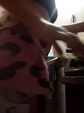 Snapshot of Andreita_95 chatting on October 2025 02:10:01 PM Andreita 95 online show from October 2025 02:10:01 PM