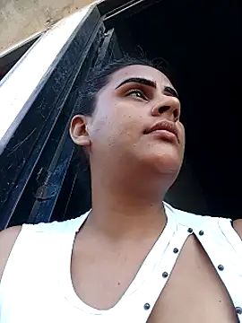 Snapshot of Andreita_95 chatting on November 2025 09:39:01 PM Andreita 95 online show from November 2025 09:39:01 PM