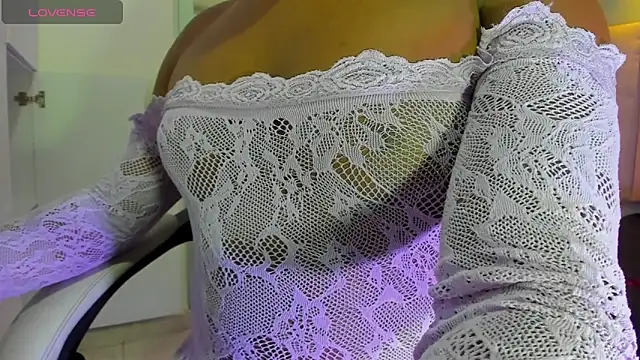 SofiaBrouw online show from October 2025 12:35:02 PM