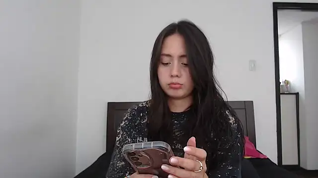 Snapshot of rebecca_collin chatting on February 2026 03:52:02 PM rebecca collin online show from February 2026 03:52:02 PM