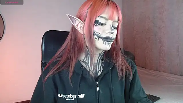 Snapshot of LilithMadness chatting on December 2024 03:47:02 AM LilithMadness online show from December 2024 03:47:02 AM