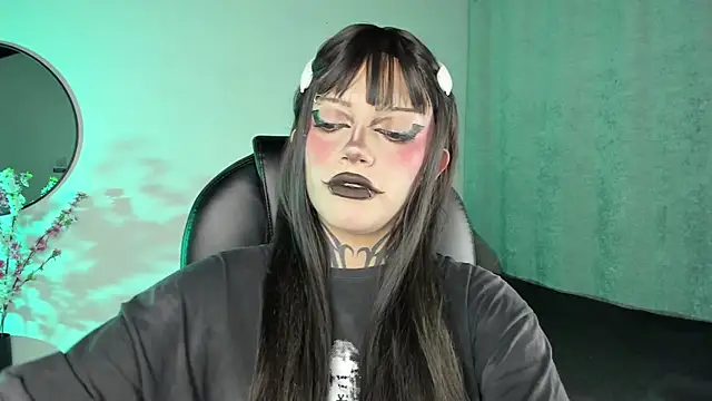 Snapshot of LilithMadness chatting on September 2025 04:27:02 AM LilithMadness online show from September 2025 04:27:02 AM