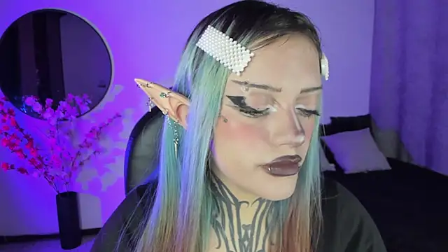 Snapshot of LilithMadness chatting on September 2025 05:12:01 AM LilithMadness online show from September 2025 05:12:01 AM