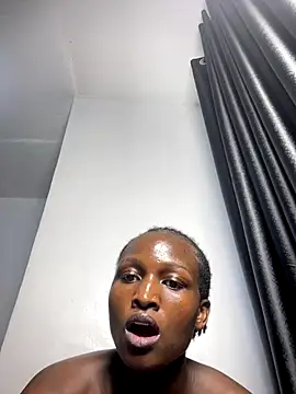 Curvixx online show from December 2025 12:33:02 PM